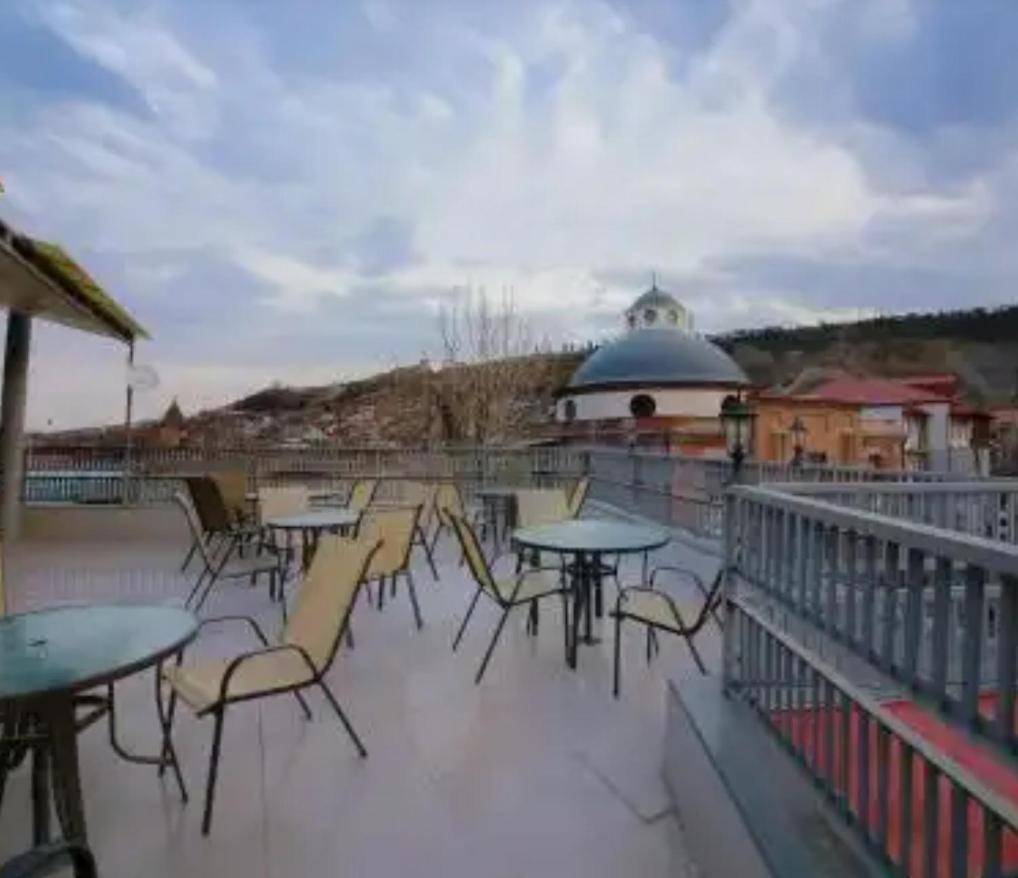 Royal Hotel Tbilisi Exteriör bild